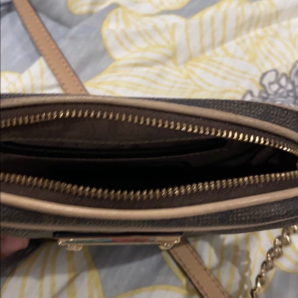 Michael Kors crossbody - Picture 3 of 6